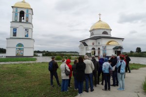 Трипілля і затоплена церква під Ржищевом: Затоплена церква, Гусинці
